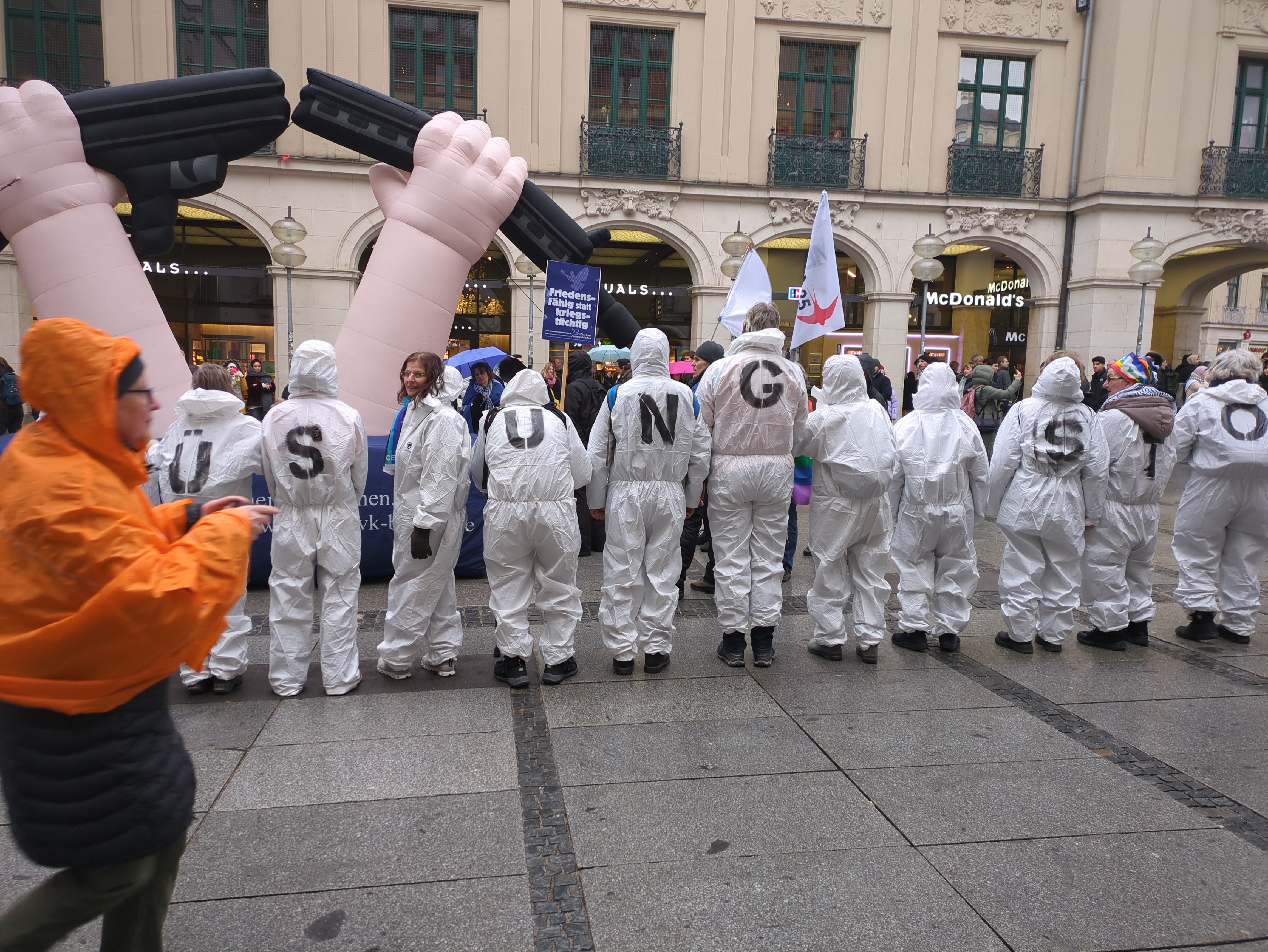 Protestkette ...